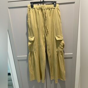 Women’s Heyson Wide Leg Cargo Washed Yellow Pants, size medium.